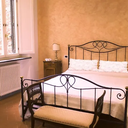 Apartment Anfiteatro House Romantica Lucca