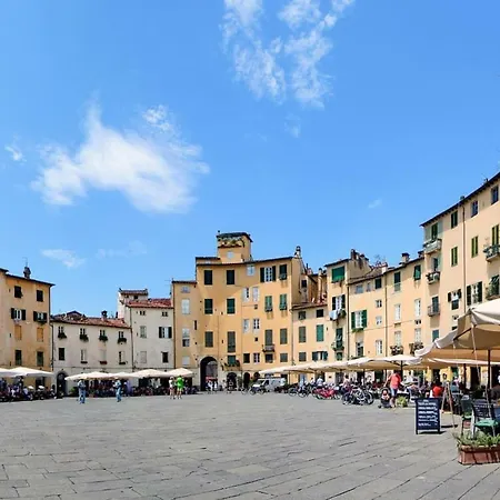 Apartment Anfiteatro House Romantica Lucca
